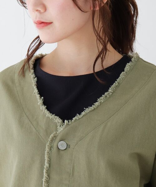 SHOO・LA・RUE(シューラルー)の「◆フリンジVネックジャケット(ミリタリージャケット・レディース・オリーブ/アイボリー・02/03)」の3枚目の写真