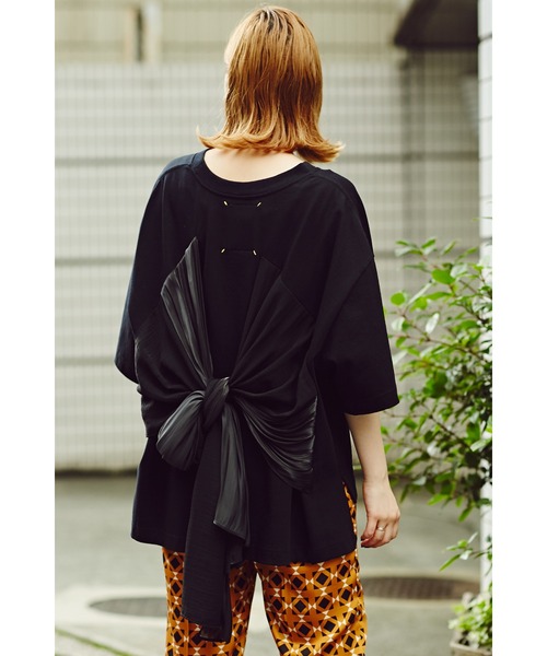 mici（ミチ）の「(mici)バックリボンビッグTシャツ（スウェット・レディース・ブラック/ホワイト系その他・ONE SIZE）」の2枚目の写真