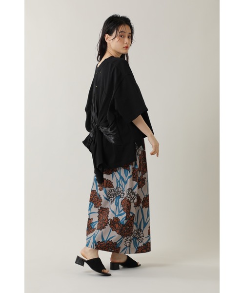 mici（ミチ）の「(mici)バックリボンビッグTシャツ（スウェット・レディース・ブラック/ホワイト系その他・ONE SIZE）」の3枚目の写真