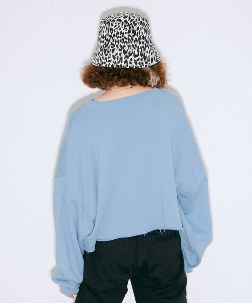X-girl(エックスガール)の「PRISM PATCH CROPPED CREW SWEAT TOP(スウェット・レディース・ベージュ/ブラック/アッシュ/ライトブルー・S/M)」の14枚目の写真