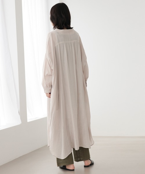 LAKOLE（ラコレ）の「ダブルガーゼバンドカラーワンピース / 950869（シャツワンピース・レディース・オフホワイト/スミクロ/ブラウン・SMALL/MEDIUM）」の7枚目の写真