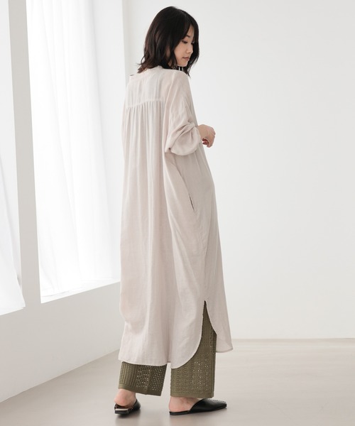 LAKOLE（ラコレ）の「ダブルガーゼバンドカラーワンピース / 950869（シャツワンピース・レディース・オフホワイト/スミクロ/ブラウン・SMALL/MEDIUM）」の8枚目の写真