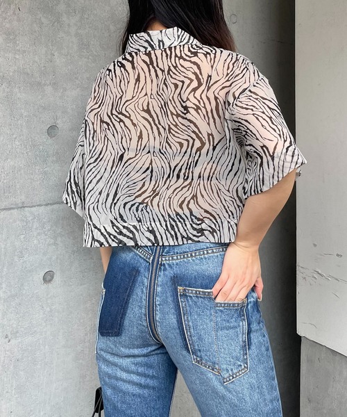 SPIRALGIRL（スパイラルガール）の「ゼブラ柄ハーフスリーブシアーシャツ（シャツ/ブラウス・レディース・オフホワイト/グレー系・FREE）」の6枚目の写真