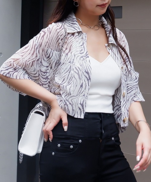 SPIRALGIRL（スパイラルガール）の「ゼブラ柄ハーフスリーブシアーシャツ（シャツ/ブラウス・レディース・オフホワイト/グレー系・FREE）」の3枚目の写真