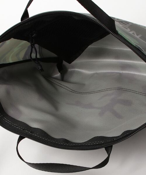 THE NORTH FACE(ザノースフェイス)の「THE NORTH FACE BC MUSETTE / ザ・ノース・フェイス BCミュゼット(トートバッグ・メンズ・ホワイト/ブラック/グリーン・FREE)」の5枚目の写真