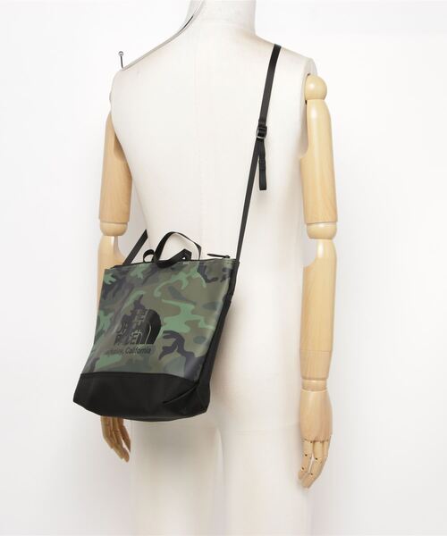 THE NORTH FACE(ザノースフェイス)の「THE NORTH FACE BC MUSETTE / ザ・ノース・フェイス BCミュゼット(トートバッグ・メンズ・ホワイト/ブラック/グリーン・FREE)」の7枚目の写真
