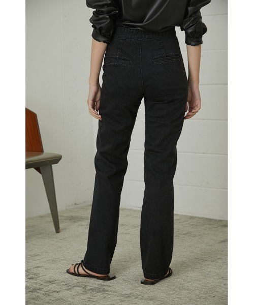 RIM.ARK(リムアーク)の「Front seam stretch denim(デニムパンツ・レディース・ブラック・38/36)」の5枚目の写真