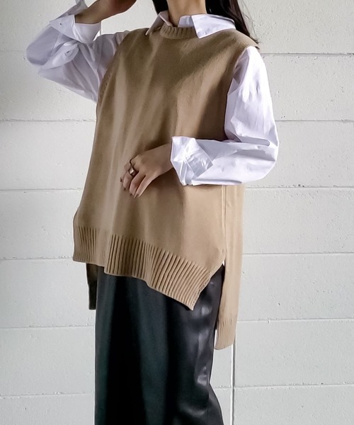 me+em select（ミームセレクト）の「【 8color 】バックオープンスリットニットベスト（ベスト・レディース・ブラック/ベージュ/ネイビー/ブラウン/カーキ/ピンク/アイボリー/スモークピンク・FREE）」の4枚目の写真