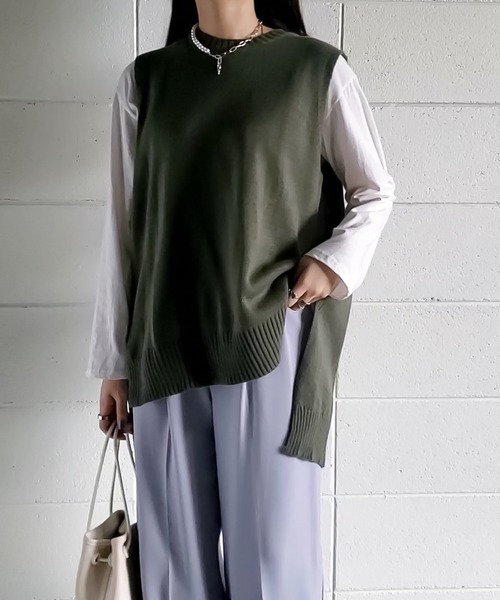 me+em select（ミームセレクト）の「【 8color 】バックオープンスリットニットベスト（ベスト・レディース・ブラック/ベージュ/ネイビー/ブラウン/カーキ/ピンク/アイボリー/スモークピンク・FREE）」の5枚目の写真