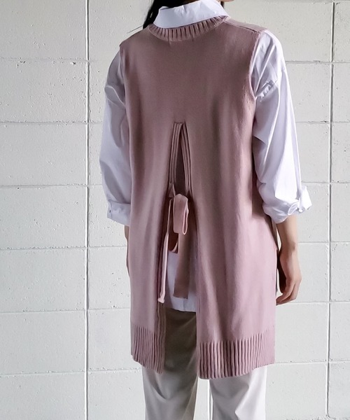 me+em select（ミームセレクト）の「【 8color 】バックオープンスリットニットベスト（ベスト・レディース・ブラック/ベージュ/ネイビー/ブラウン/カーキ/ピンク/アイボリー/スモークピンク・FREE）」の7枚目の写真