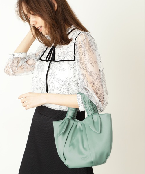 ☆韓国の人気☆【JILLSTUART】☆GREEN STRAP ショルダーバッグ☆ JILL STUART（ジルスチュアート）の「タックサテンバッグ