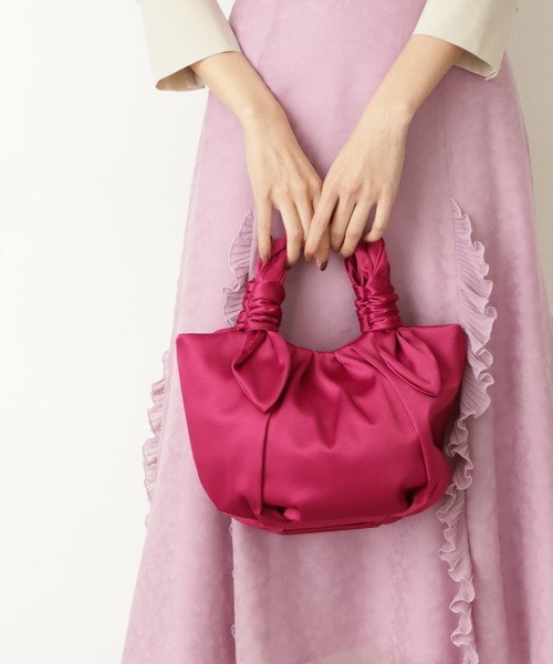 JILL STUART（ジルスチュアート）の「タックサテンバッグ