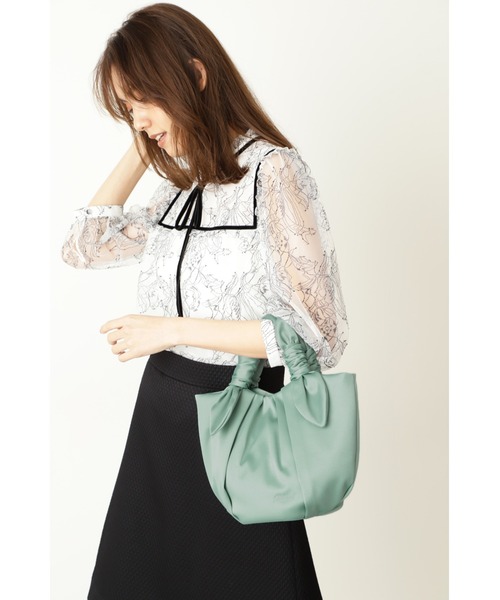 JILL STUART（ジルスチュアート）の「タックサテンバッグ