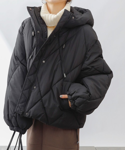 COLONY 2139（コロニートゥーワンスリーナイン）の「フード付ダイヤキルト中綿ジャケット（その他アウター・レディース・ブラック/アイボリー・MEDIUM/LARGE）」の3枚目の写真