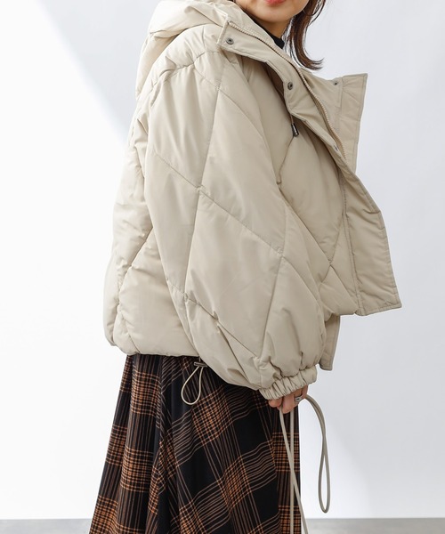 COLONY 2139（コロニートゥーワンスリーナイン）の「フード付ダイヤキルト中綿ジャケット（その他アウター・レディース・ブラック/アイボリー・MEDIUM/LARGE）」の4枚目の写真