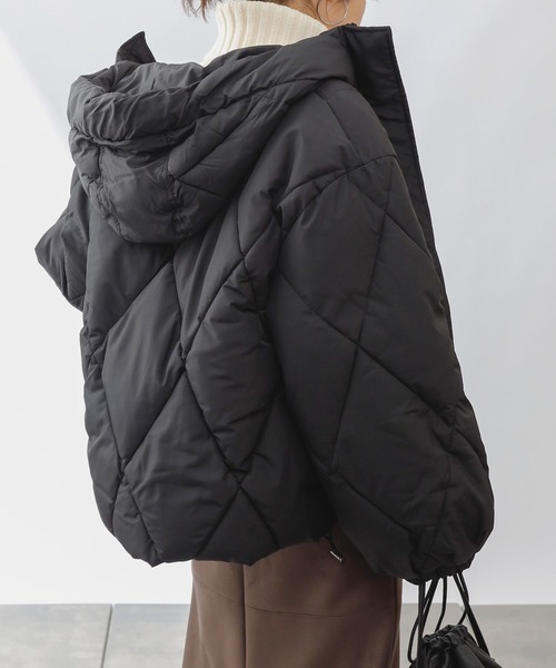 COLONY 2139（コロニートゥーワンスリーナイン）の「フード付ダイヤキルト中綿ジャケット（その他アウター・レディース・ブラック/アイボリー・MEDIUM/LARGE）」の7枚目の写真