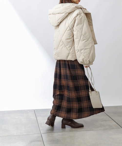 COLONY 2139（コロニートゥーワンスリーナイン）の「フード付ダイヤキルト中綿ジャケット（その他アウター・レディース・ブラック/アイボリー・MEDIUM/LARGE）」の20枚目の写真