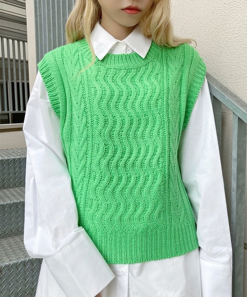 Figments(フィグメンツ)の「ケーブルニットベスト(ベスト・レディース・ブラック/グリーン・FREE)」の1枚目の写真