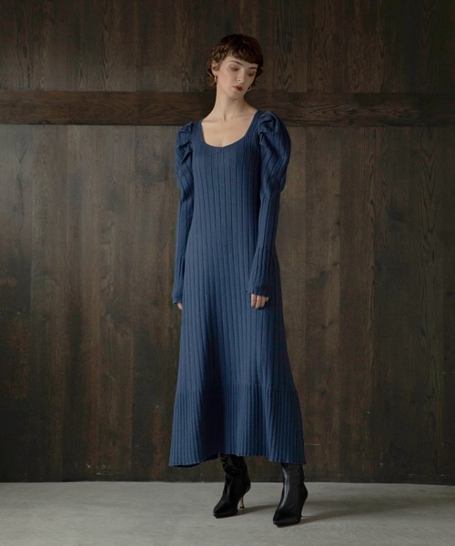 MIELI INVARIANT(ミエリインヴァリアント)の「Puff Shoulder Knit Dress(ワンピース・レディース・ブラック/ベージュ/ブルー・FREE)」の3枚目の写真