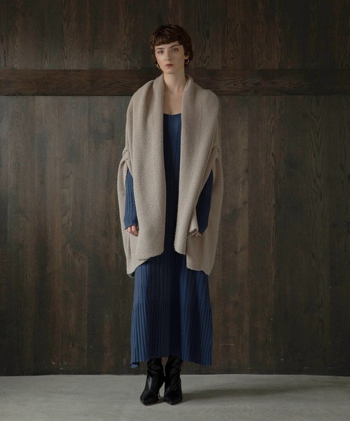 MIELI INVARIANT(ミエリインヴァリアント)の「Puff Shoulder Knit Dress(ワンピース・レディース・ブラック/ベージュ/ブルー・FREE)」の11枚目の写真