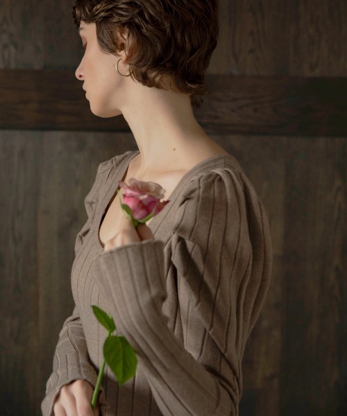 MIELI INVARIANT(ミエリインヴァリアント)の「Puff Shoulder Knit Dress(ワンピース・レディース・ブラック/ベージュ/ブルー・FREE)」の21枚目の写真
