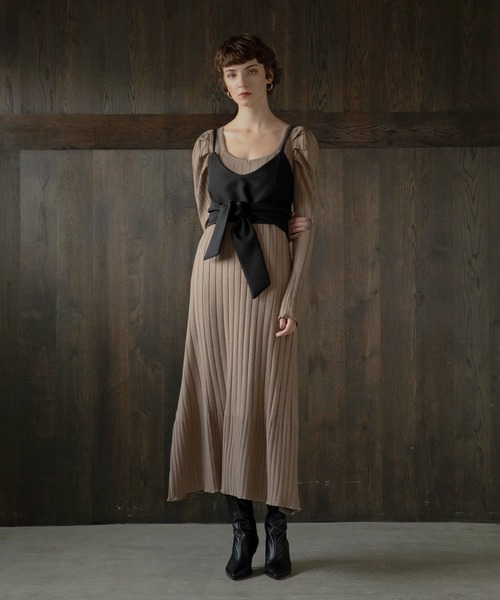 MIELI INVARIANT(ミエリインヴァリアント)の「Puff Shoulder Knit Dress(ワンピース・レディース・ブラック/ベージュ/ブルー・FREE)」の9枚目の写真