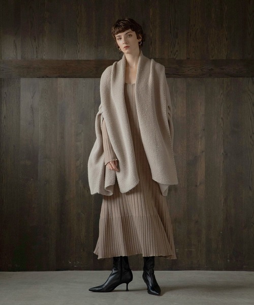 MIELI INVARIANT(ミエリインヴァリアント)の「Puff Shoulder Knit Dress(ワンピース・レディース・ブラック/ベージュ/ブルー・FREE)」の12枚目の写真