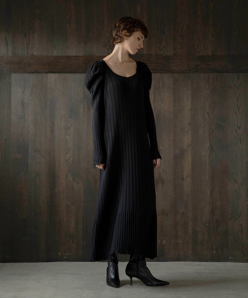 MIELI INVARIANT(ミエリインヴァリアント)の「Puff Shoulder Knit Dress(ワンピース・レディース・ブラック/ベージュ/ブルー・FREE)」の22枚目の写真
