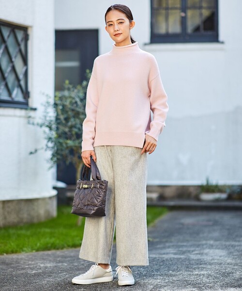 J.PRESS(ジェイプレス)の「【洗える】MERINO CASHMERE ロールネック ニット(ニット/セーター・レディース・ふじ色系/ベージュ系/アイボリー系/ピンク系/サックスブルー系・T13/T15)」の6枚目の写真