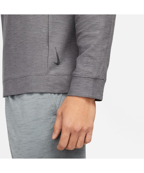 NIKE(ナイキ)の「ナイキ NIKE ナイキ DRIーFIT ヨガ コア フリース L/S トップ(スウェット・メンズ・グレー・LL/S/L/M/3L)」の4枚目の写真