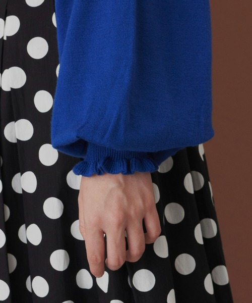 MERLOT（メルロー）の「たっぷり袖フリルニット（ニット/セーター・レディース・ブラック/ブルー/レッド/ナチュラル・FREE）」の11枚目の写真