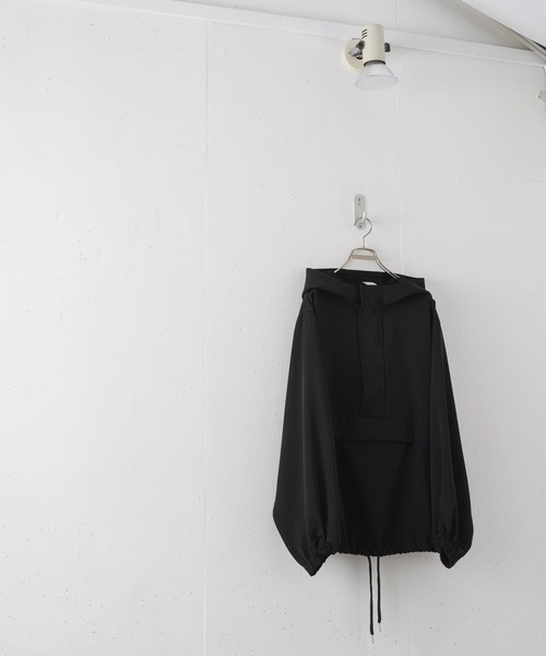 CASPER JOHN（キャスパージョン）の「Drape anorak/ドレープアノラック（その他トップス・メンズ・ブラック/ベージュ・SMALL/MEDIUM/LARGE）」の17枚目の写真