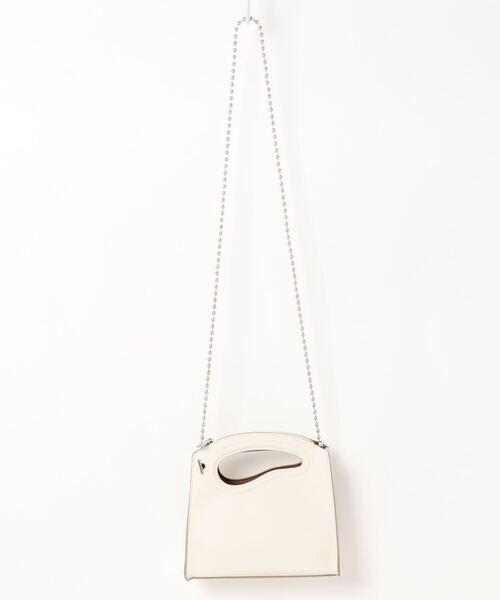 cache cache（カシュ カシュ）の「カシュカシュ cachecache / アシンメトリーくり手ミニチェーンショルダー（ショルダーバッグ・レディース・ブラック/レッド/シルバー/アイボリー/ラベンダー/ベージュ系その他・FREE）」の2枚目の写真