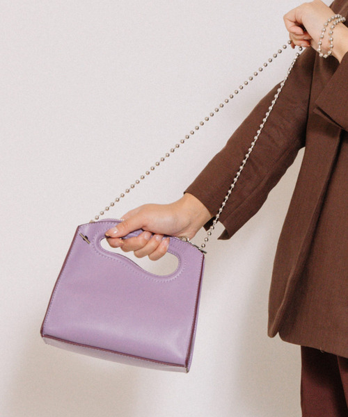 cache cache（カシュ カシュ）の「カシュカシュ cachecache / アシンメトリーくり手ミニチェーンショルダー（ショルダーバッグ・レディース・ブラック/レッド/シルバー/アイボリー/ラベンダー/ベージュ系その他・FREE）」の4枚目の写真