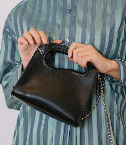 cache cache（カシュ カシュ）の「カシュカシュ cachecache / アシンメトリーくり手ミニチェーンショルダー（ショルダーバッグ・レディース・ブラック/レッド/シルバー/アイボリー/ラベンダー/ベージュ系その他・FREE）」の3枚目の写真