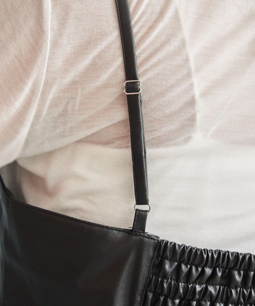 WEGO（ウィゴー）の「WEGO/フェイクレザーキャミワンピ（ワンピース・レディース・ブラック・FREE）」の7枚目の写真