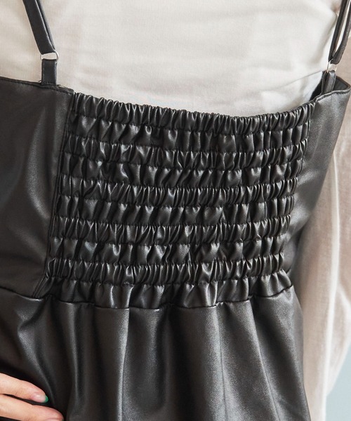 WEGO（ウィゴー）の「WEGO/フェイクレザーキャミワンピ（ワンピース・レディース・ブラック・FREE）」の8枚目の写真