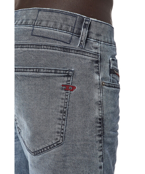 DIESEL(ディーゼル)の「DIESEL SS22 メンズ デニム ジョグジーンズ スリムフィット サステナブル(デニムパンツ・メンズ・インディゴブルー・30inch/28inch/34inch/32inch/26inch/36inch)」の3枚目の写真