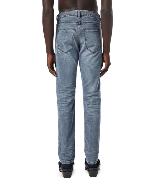 DIESEL(ディーゼル)の「DIESEL SS22 メンズ デニム ジョグジーンズ スリムフィット サステナブル(デニムパンツ・メンズ・インディゴブルー・30inch/28inch/34inch/32inch/26inch/36inch)」の4枚目の写真