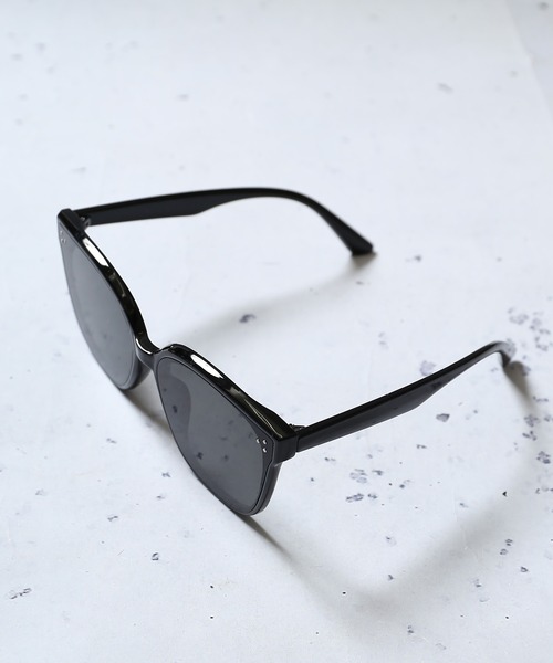 SPINNS（スピンズ）の「ビッグキャットアイ サングラス/太フレーム/UVカット/ユニセックス（サングラス・メンズ・ブラック/グリーン・ONESIZE）」の3枚目の写真