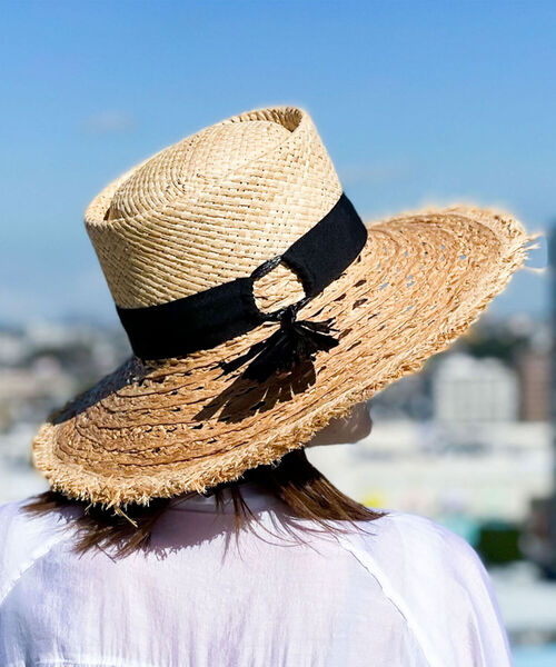 FERRUCCIO VECCHI（フェリシオベッキ）の「【FERRUCCIO VECCHI/フェルッチョ ベッキ】ラフィア透かし編みブリムハット（ハット・レディース・ブラック/ベージュ・FREE）」の2枚目の写真