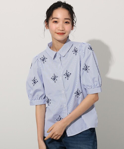 Cutie Blonde（キューティーブロンド）の「◆刺繍半袖ブラウス（シャツ/ブラウス・レディース・オフホワイト/ブルー系7・01/02/03）」の3枚目の写真