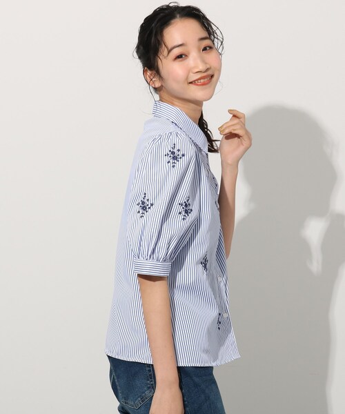 Cutie Blonde（キューティーブロンド）の「◆刺繍半袖ブラウス（シャツ/ブラウス・レディース・オフホワイト/ブルー系7・01/02/03）」の5枚目の写真
