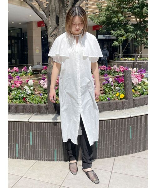 COTORICA（コトリカ）の「ケープカラーシャツワンピース（ワンピース・レディース・ブラック/オフホワイト/ブルー/グリーン・FREE）」の2枚目の写真