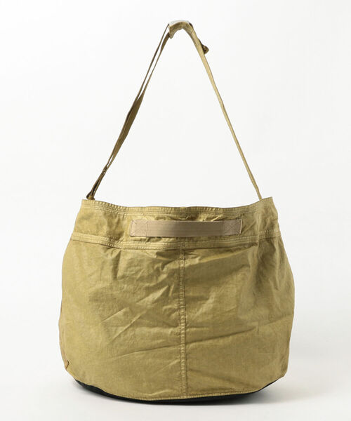 C.P. COMPANY(シーピーカンパニー)の「C.P. Company × Clarks / CROSSBODY BAG(ショルダーバッグ・メンズ・ベージュ/ブラック・ONE SIZE)」の12枚目の写真