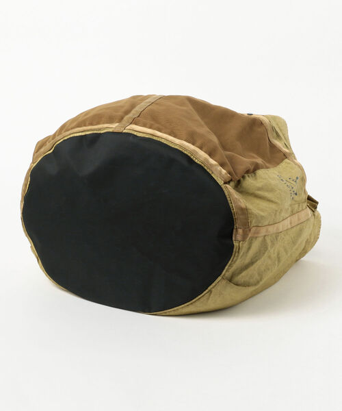 C.P. COMPANY(シーピーカンパニー)の「C.P. Company × Clarks / CROSSBODY BAG(ショルダーバッグ・メンズ・ベージュ/ブラック・ONE SIZE)」の13枚目の写真
