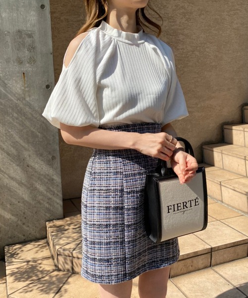 one after another NICE CLAUP（ワンアフターアナザーナイスクラップ）の「バルーンスリーブ肩あきテレコトップス（Tシャツ/カットソー・レディース・オフホワイト/ブラック/ブラウン・FREE）」の11枚目の写真