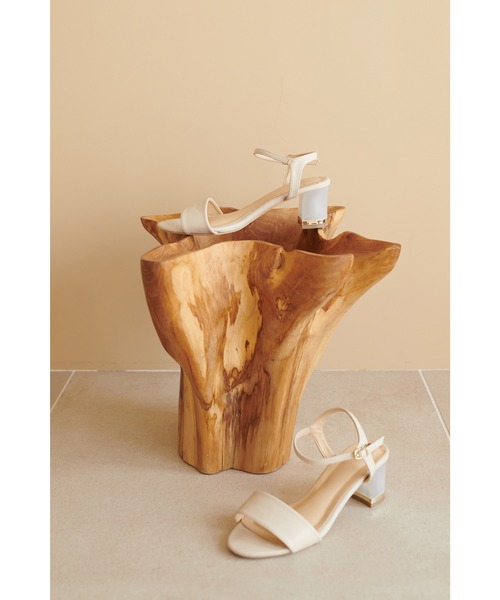 natural couture（ナチュラルクチュール）の「クリアヒールサンダル（サンダル・レディース・アイボリー/ブラック/キャメル・LARGE/MEDIUM）」の2枚目の写真