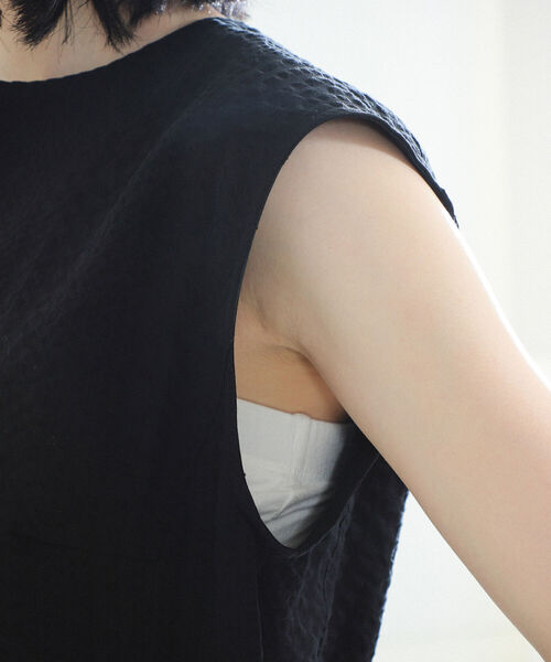 Demi-Luxe BEAMS(デミルクス ビームス)の「Demi-Luxe BEAMS / サッカー ぺプラム プルオーバー(シャツ/ブラウス・レディース・ブラック/レッド/その他・38/36)」の15枚目の写真