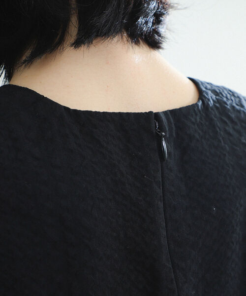 Demi-Luxe BEAMS(デミルクス ビームス)の「Demi-Luxe BEAMS / サッカー ぺプラム プルオーバー(シャツ/ブラウス・レディース・ブラック/レッド/その他・38/36)」の19枚目の写真
